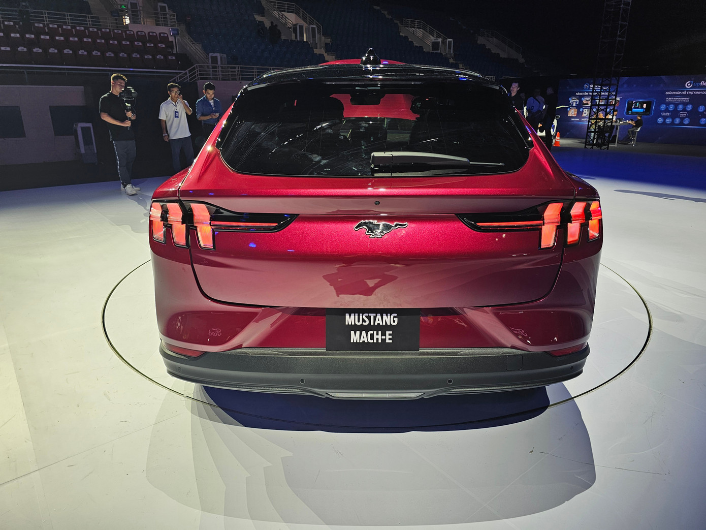 Hệ thống pin và mô-tơ điện trên xe điện Ford