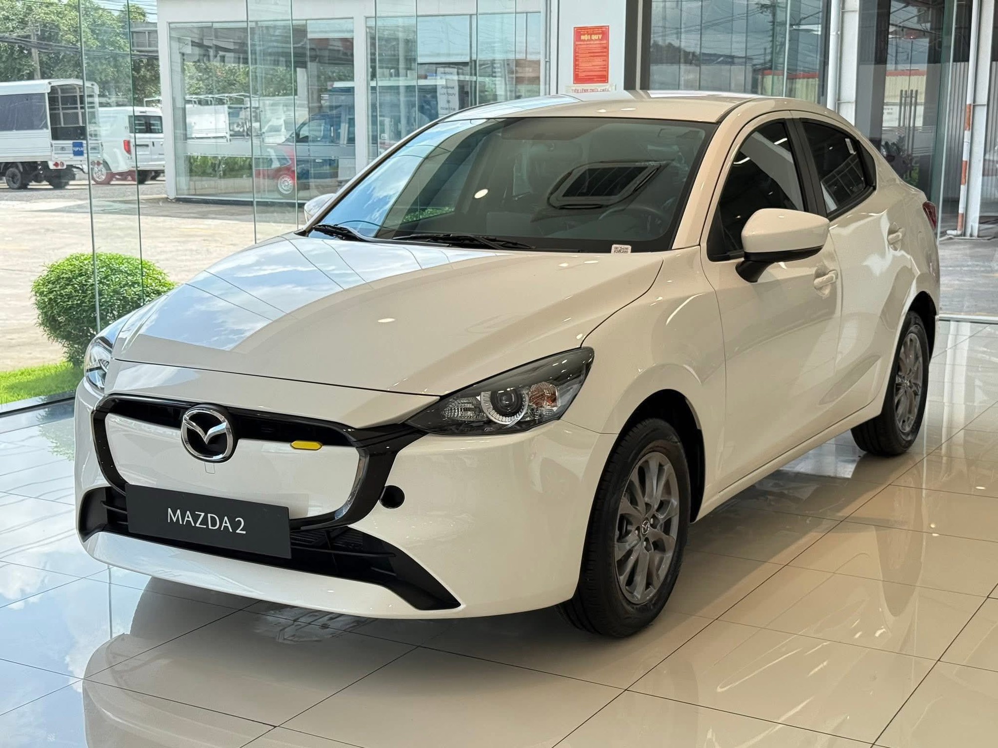 Mazda2 thay đổi nhẹ mặt ca lăng