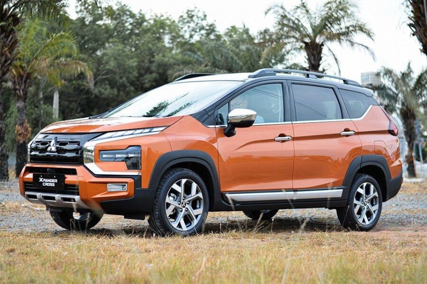 Mitsubishi Xpander màu bạc
