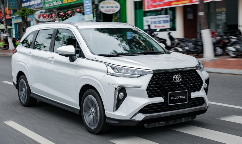 Toyota Veloz Cross màu trắng