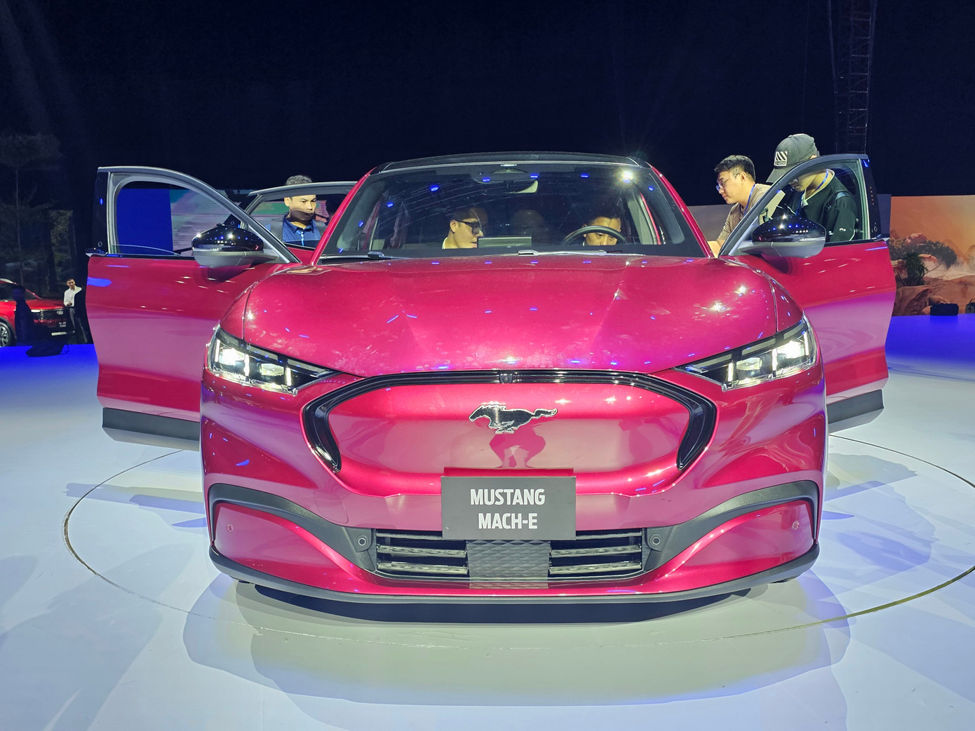 Cận cảnh mâm xe và phanh Brembo hiệu suất cao
