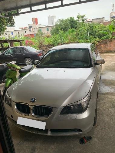 BMW 525i đời 2004 ngoại thất xuống cấp