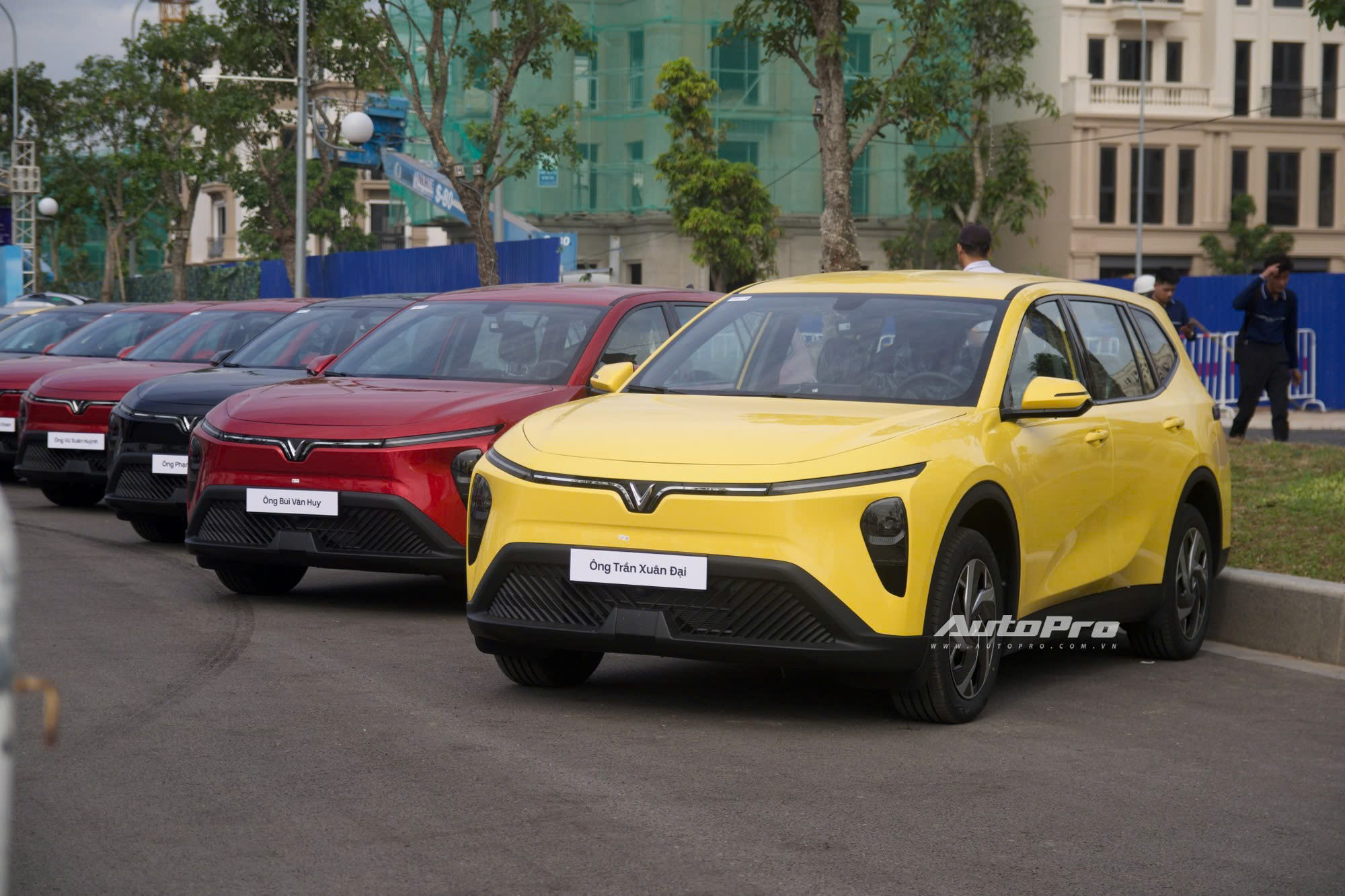 Lô VinFast Limo Green đầu tiên bàn giao