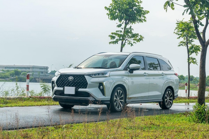 Xe MPV đối thủ cạnh tranh