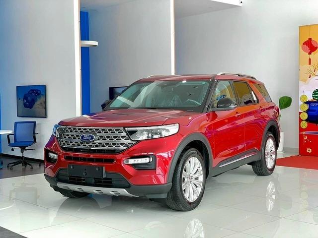 Ford Explorer tồn kho cao