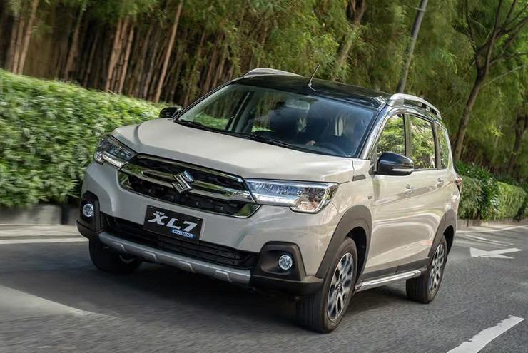 Suzuki XL7 Hybrid màu đen