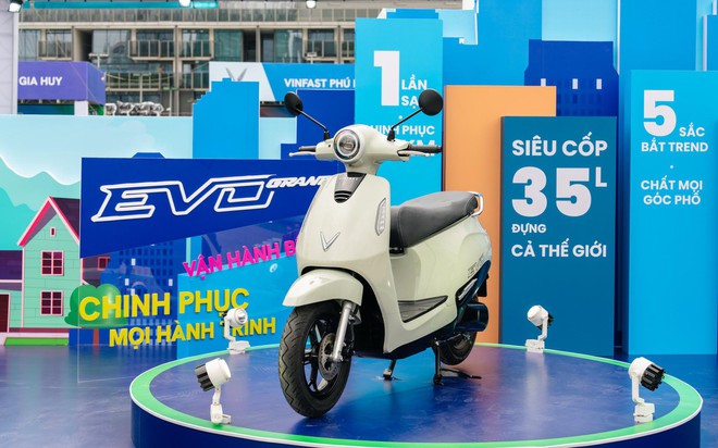 VinFast Evo Grand màu vàng cát