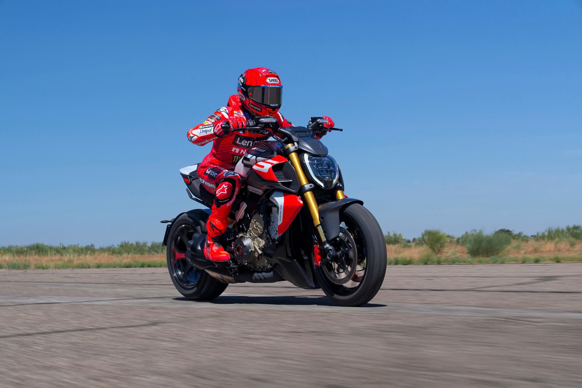 Tăng tốc nhanh của Ducati Diavel V4 RS