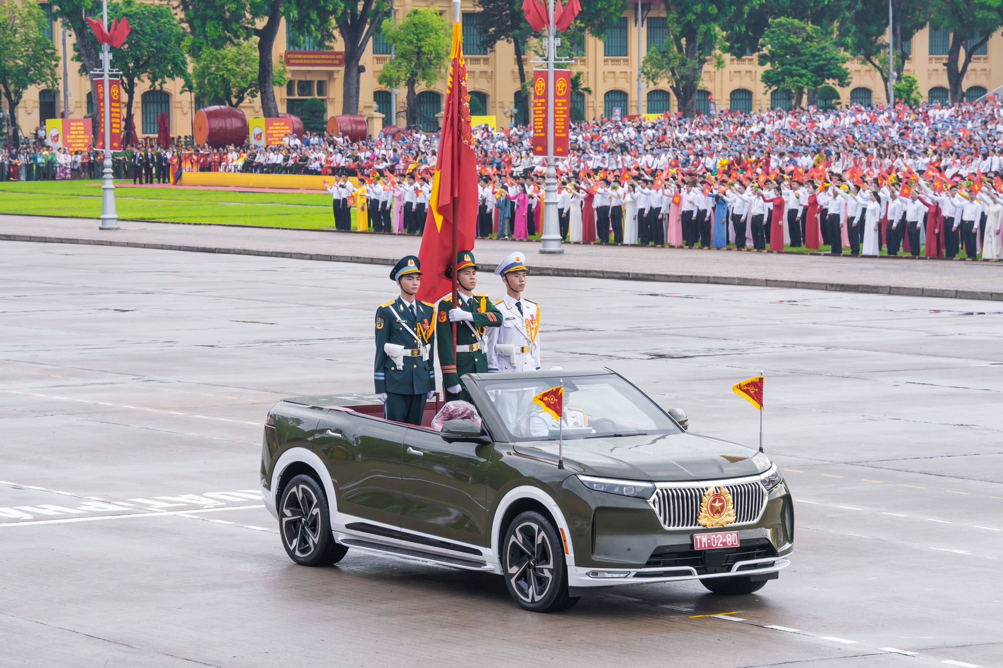 VF 9 cắt bỏ các trụ để tạo mui trần