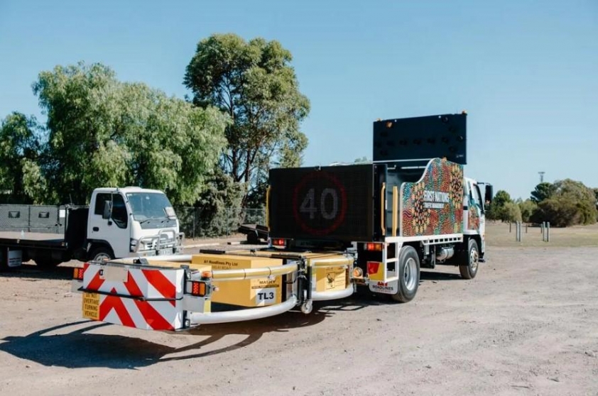 Xe hộ tống có trang bị TMA phía sau xe bảo trì