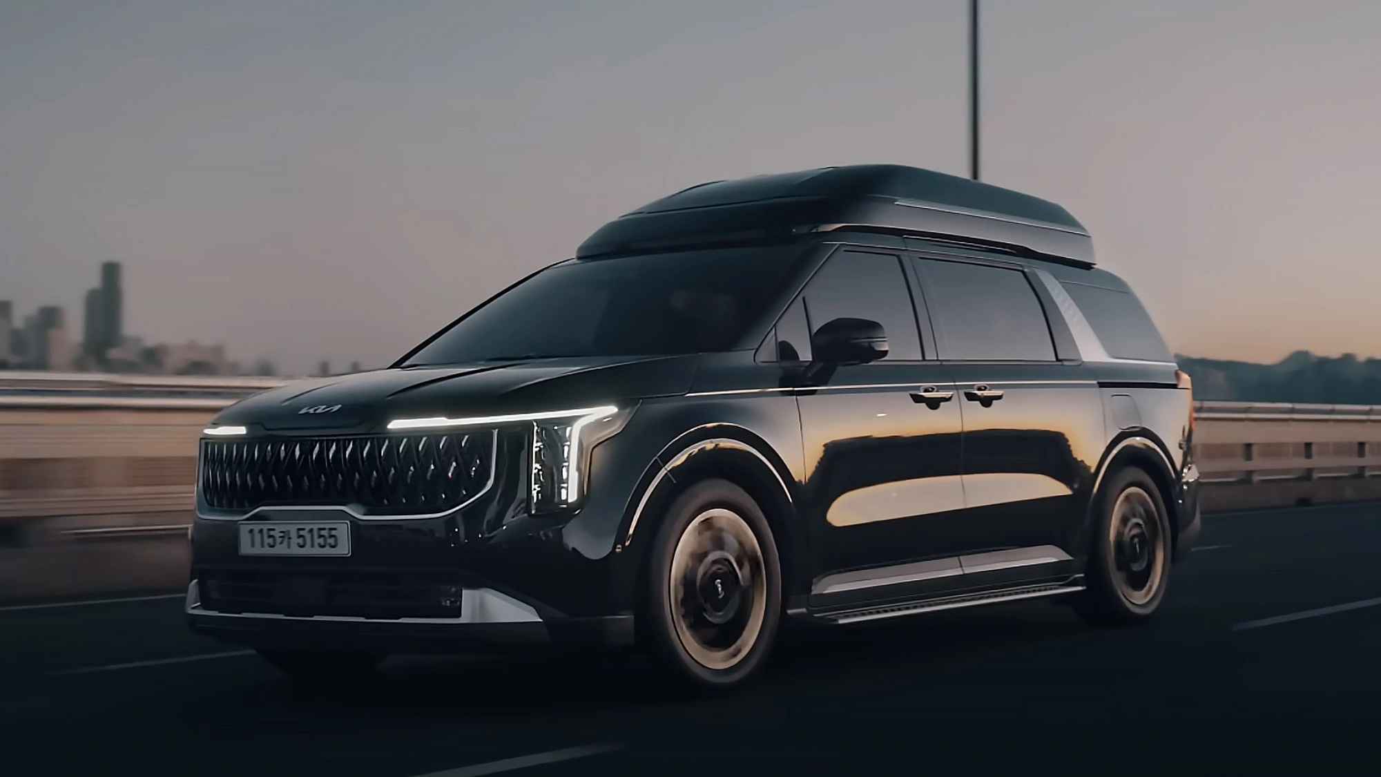 Động cơ không có lựa chọn diesel trên Kia Carnival Hi Limousine