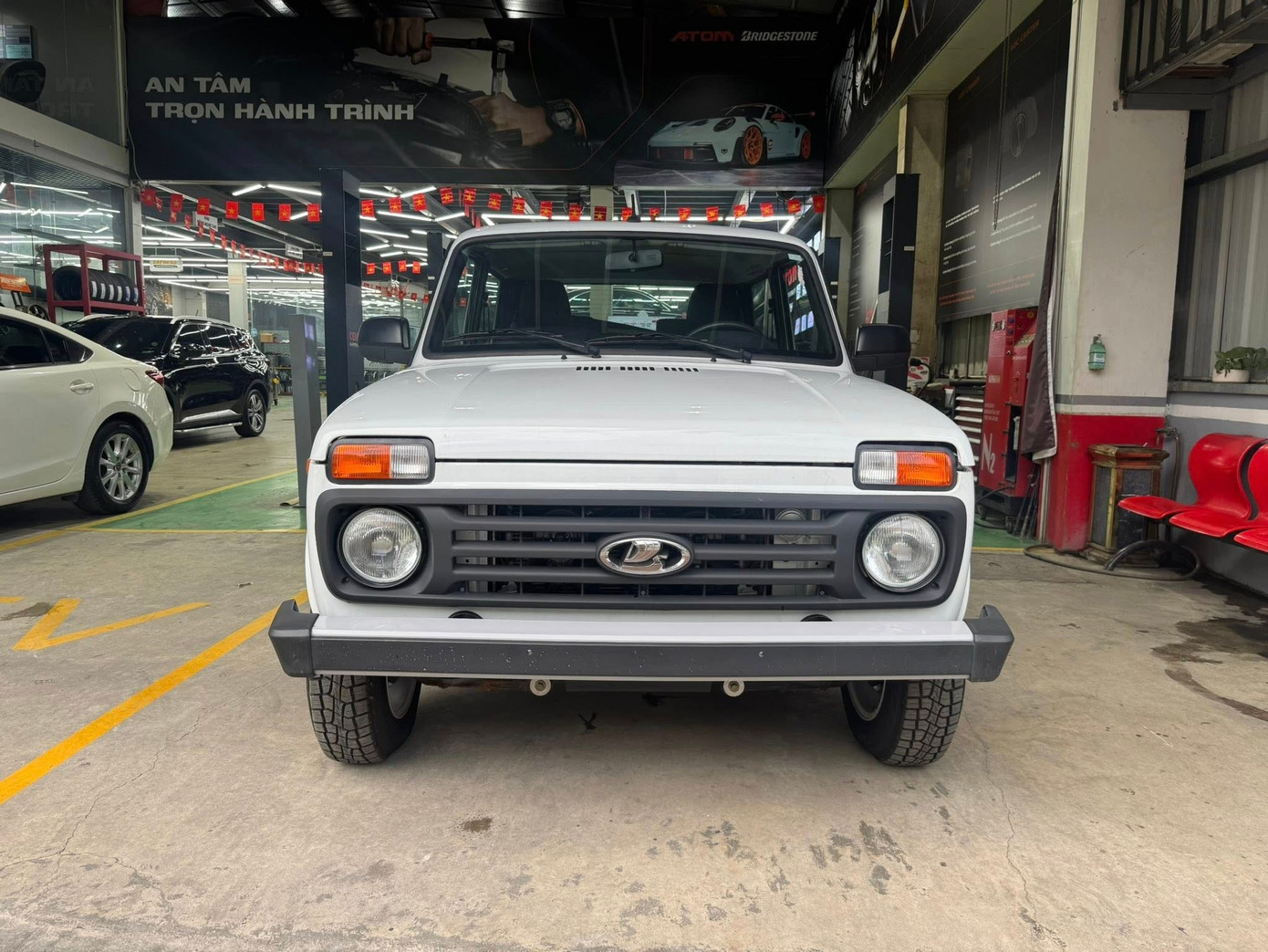 Lada Niva Legend tại xưởng dịch vụ ở Việt Nam