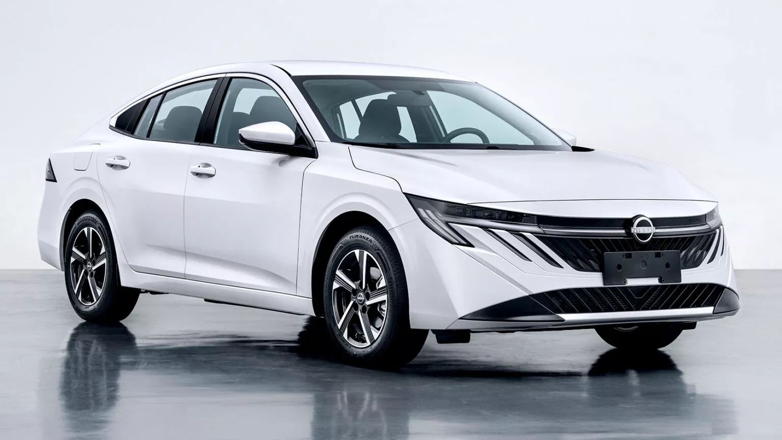 Nissan Sentra phiên bản mới được giới thiệu