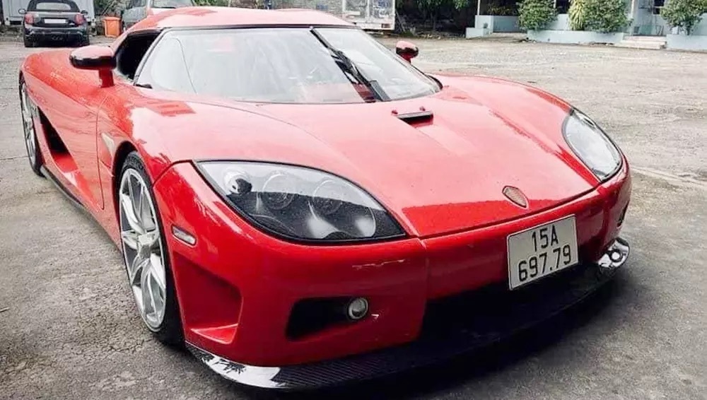 Ngoại thất koenigsegg ccx màu đỏ
