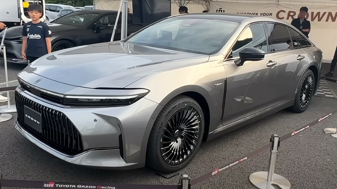 Toyota Crown phiên bản FCEV