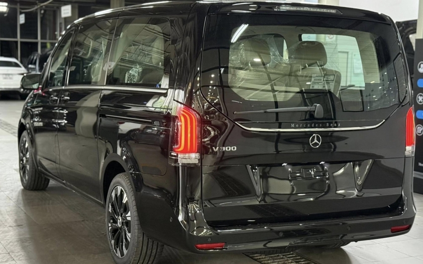 Thiết kế ngoại thất V-Class 2025