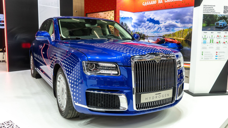 Hãng làm limousine cho ông Putin ra mắt xe đi 900km không cần xăng, thải ra nước: Thế giới chưa từng có- Ảnh 1. Aurus Senat phiên bản NAMI Hydrogen