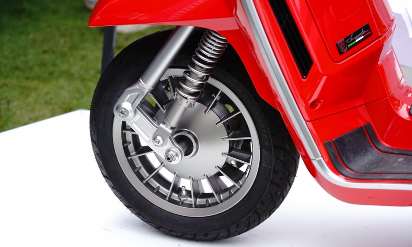Giảm xóc đôi trên Lambretta X125