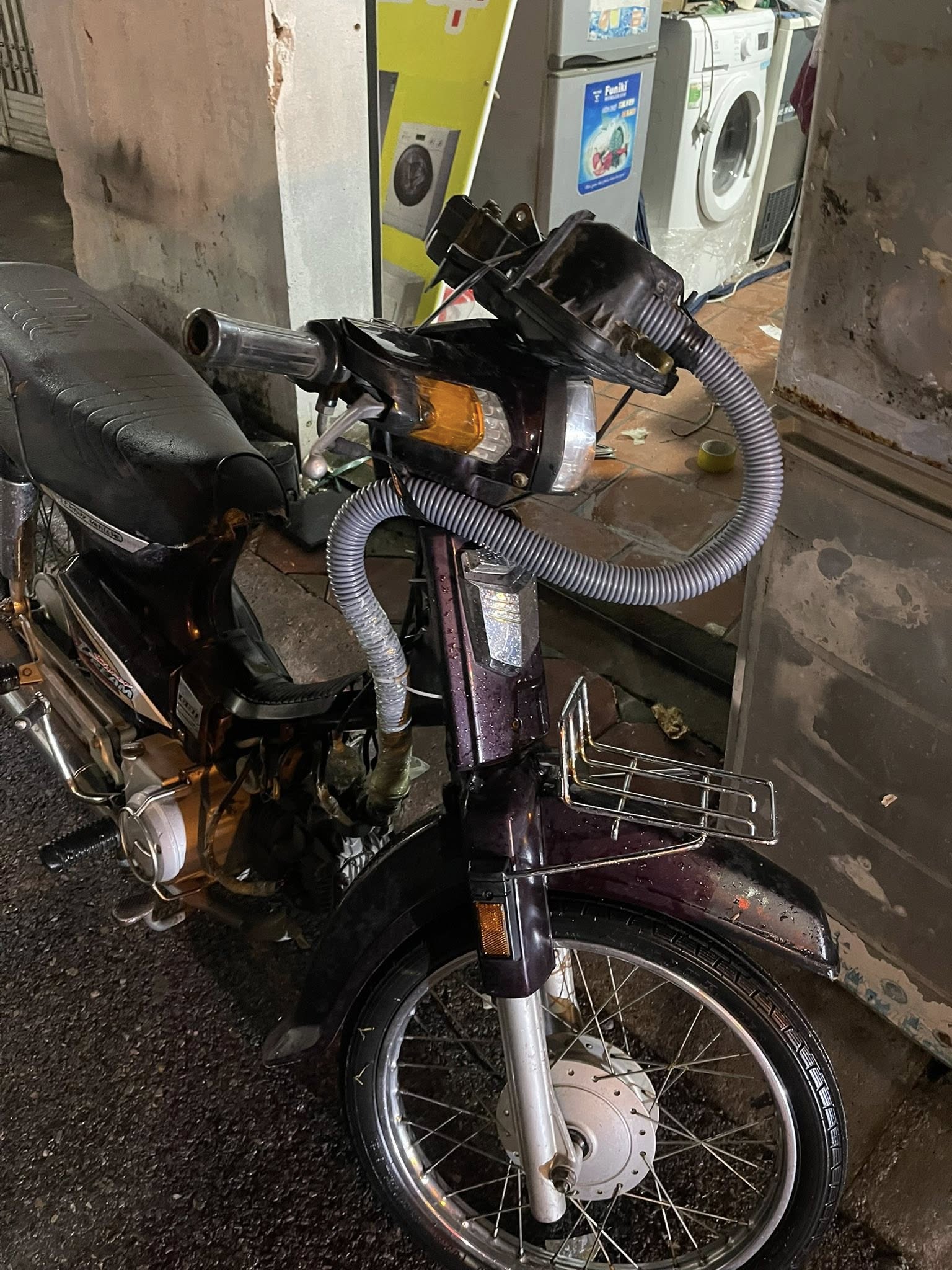 Ống ruột gà nối dài bộ lọc gió trên Honda Dream