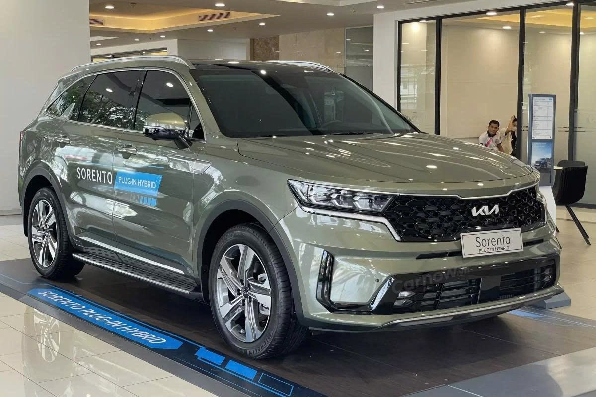 Loạt xe hybrid chạy đua giảm giá dịp cuối năm- Ảnh 3. Kia Sorento PHEV ưu đãi lớn cuối năm