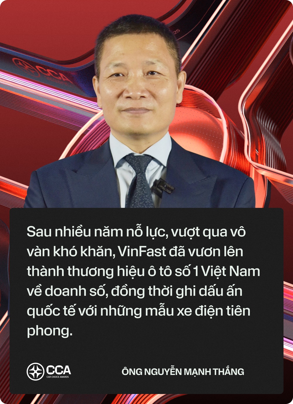 Lãnh đạo VinFast nhận cúp tại Gala BCA 2025