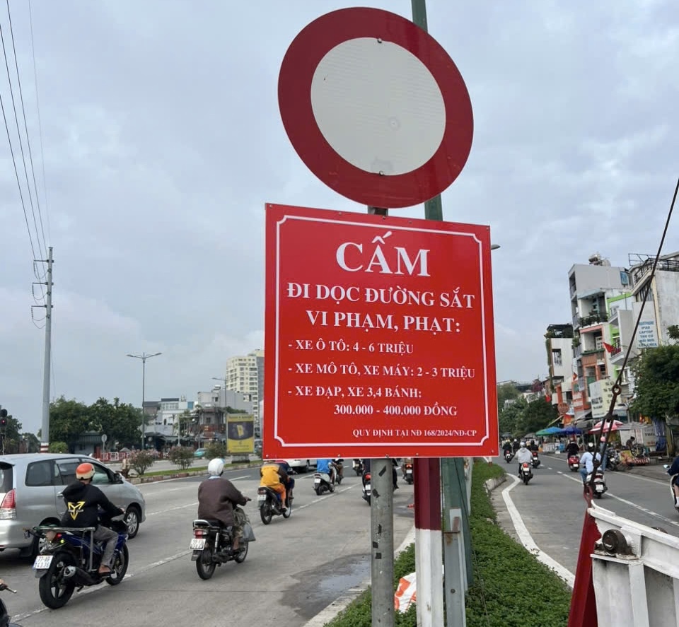 Bảng cảnh báo giao thông tại khu vực cấm