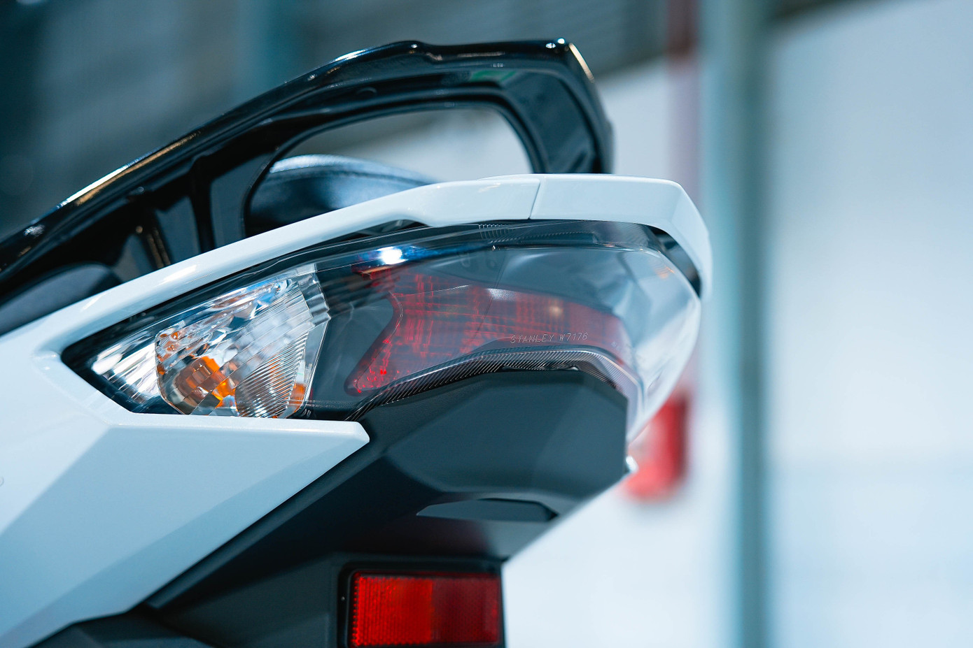 Đèn định vị và mặt nạ khí động học trên Honda Wave Profender