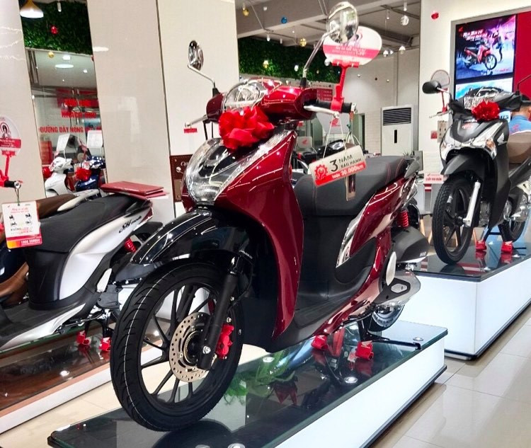 Khách hàng mua xe SH mode với ưu đãi lãi suất 0%
