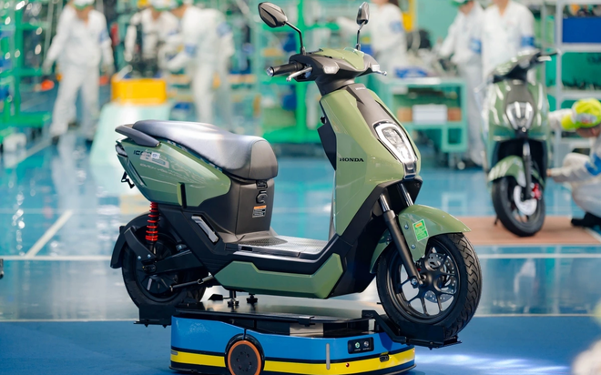 Biểu đồ doanh số xe máy điện và xe máy xăng Doanh số xe máy điện tăng trong khi xe máy xăng giảm
