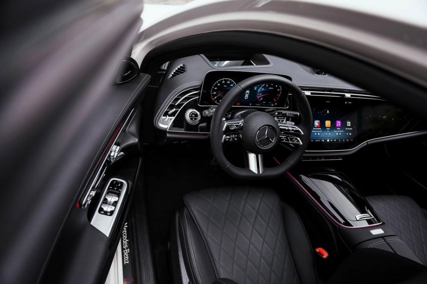Mercedes-Benz E-Class 2025 11 Tiện nghi cao cấp trong khoang lái