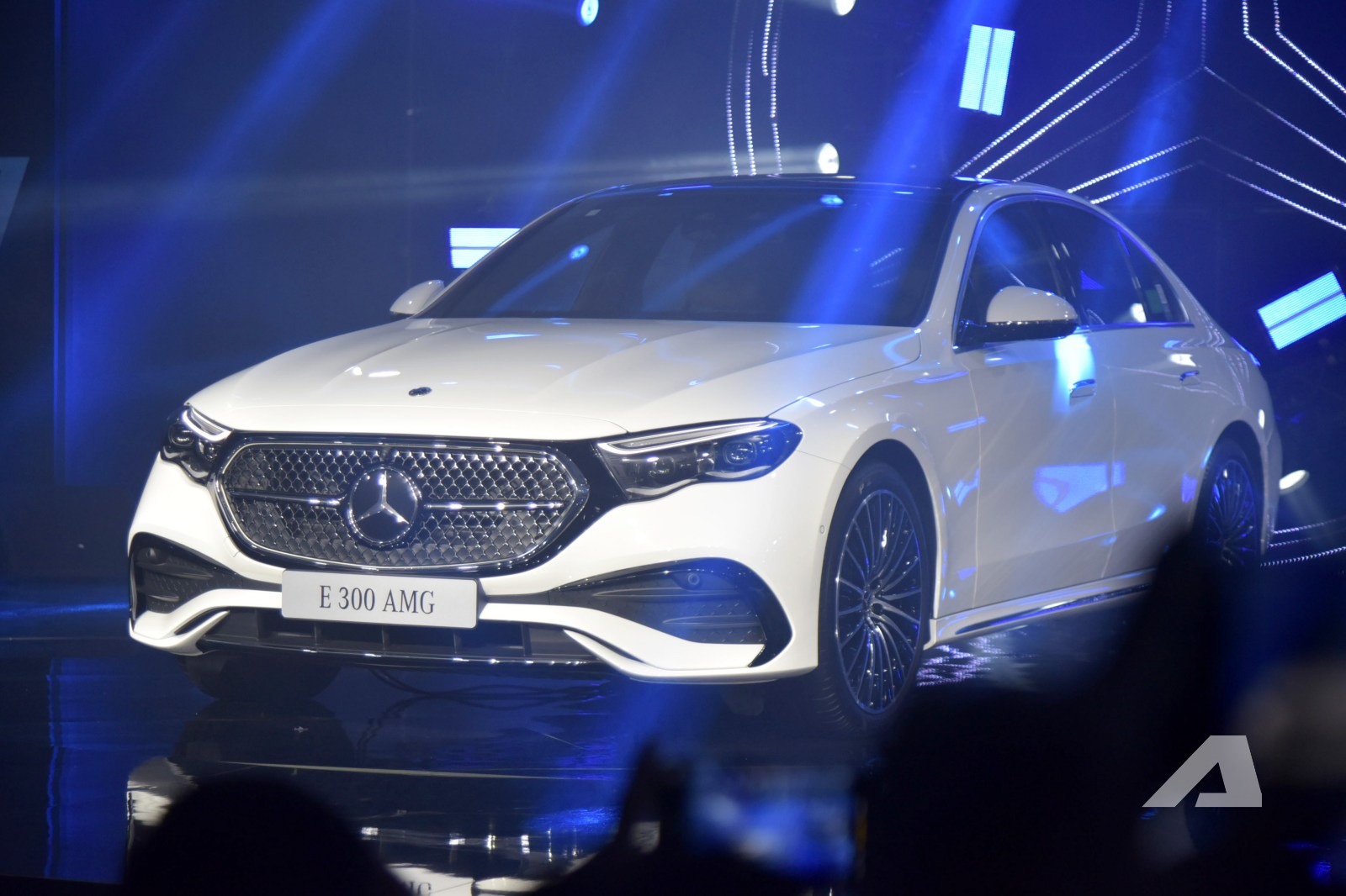 Màn hình khủng tràn táp-lô trên Mercedes-Benz E-Class 2025