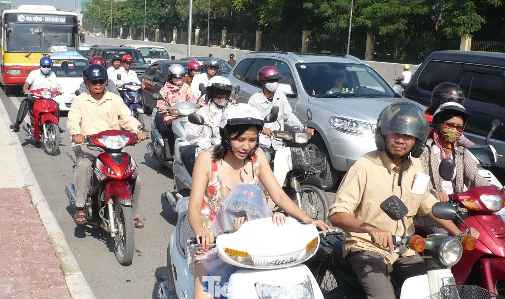 Chuyên gia: Đề xuất bố trí lệch giờ học, giờ làm giúp giảm ùn tắc giao thông ngay- Ảnh 1. Đề xuất bố trí lệch giờ học, giờ làm được chuyên gia đánh giá không mới nhưng mang lại hiệu quả tức thì.