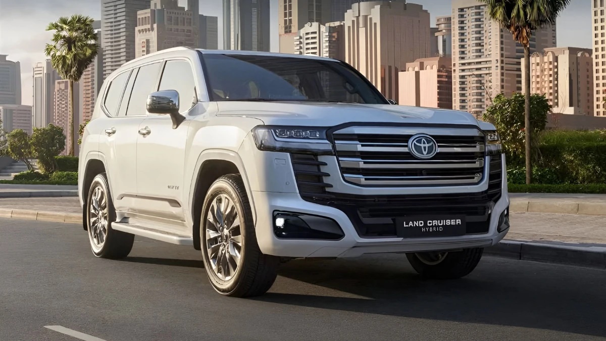 Land Cruiser phiên bản PHEV cạnh tranh thị trường SUV