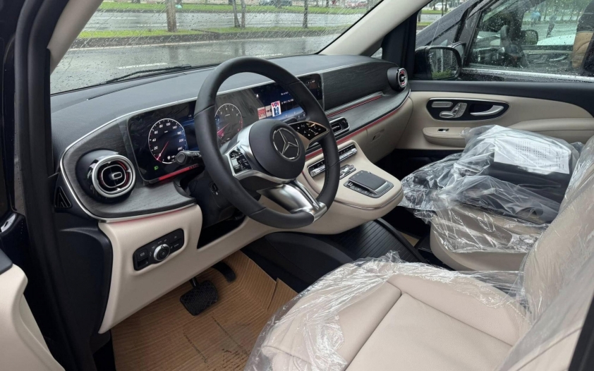 Khoang lái sang trọng của Mercedes-Benz V-Class 2025