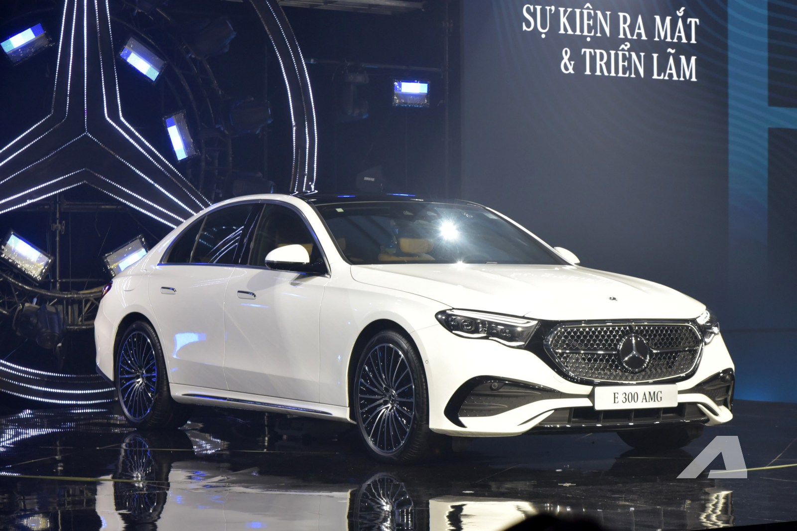 Thiết kế ngoại thất mới của Mercedes-Benz E-Class 2025