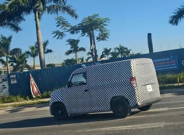 VinFast EC Van chạy thử với đề can ngụy trang
