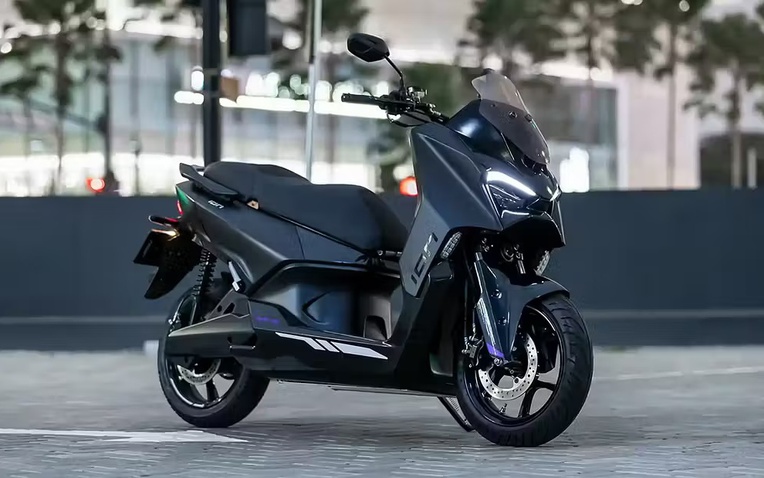 Xe máy điện M1-S nhìn giống Yamaha XMAX