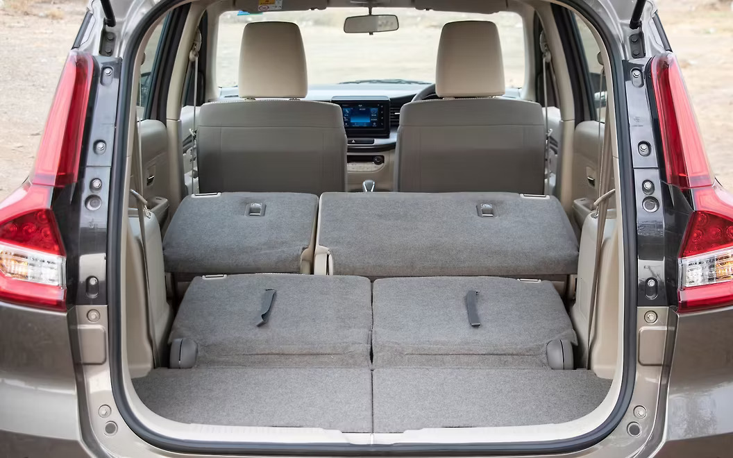 Toyota Rumion - MPV giống Ertiga có giá quy đổi 308 triệu đồng, xăng chưa đến 5 lít/100km, về Việt Nam dễ hút dân dịch vụ- Ảnh 8. Khoang nội thất Toyota Rumion gần như bản gốc của Ertiga