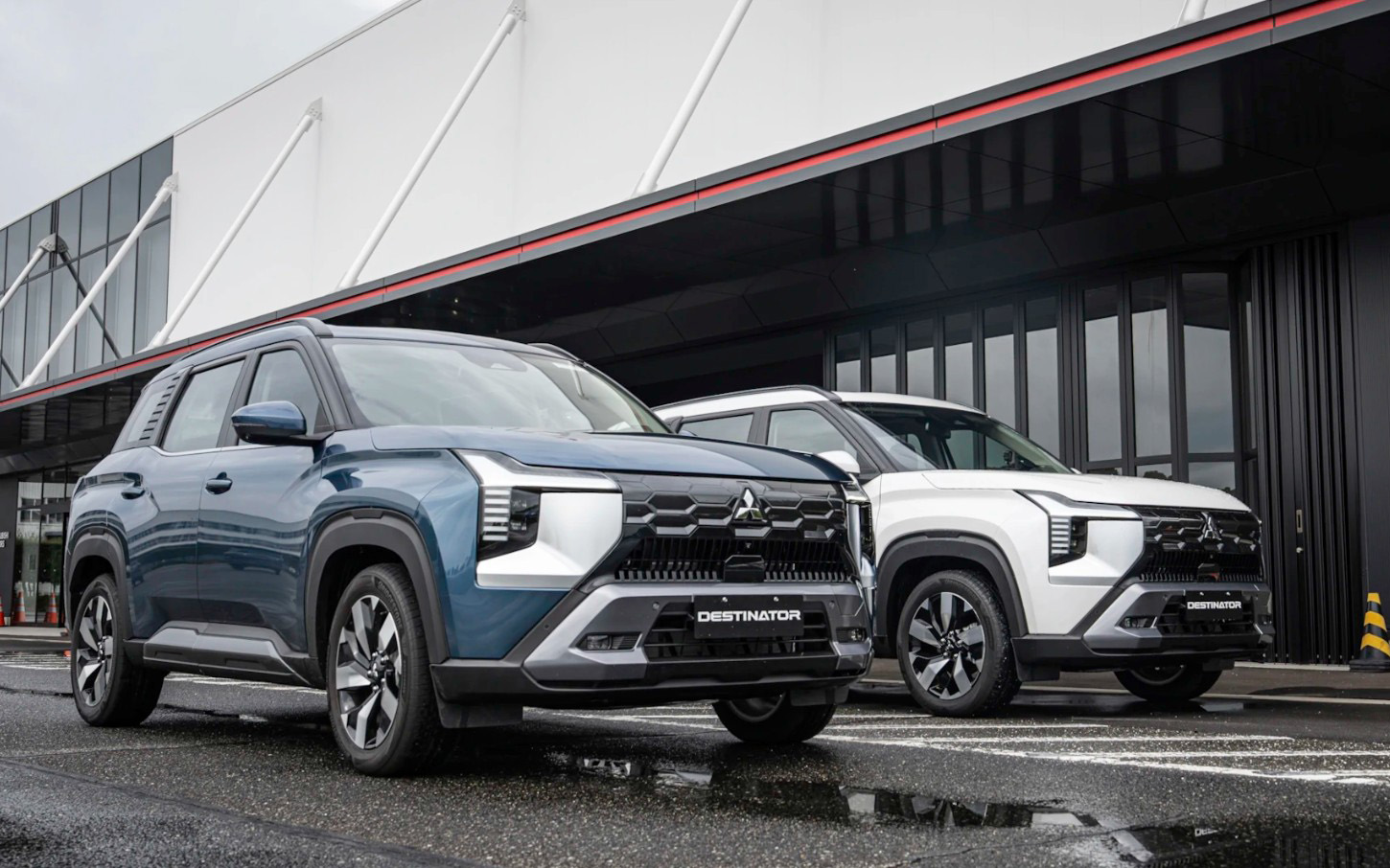 Thiết kế 2 phiên bản Mitsubishi Destinator Phân biệt thiết kế hai bản Premium và Ultimate