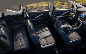 Phát hiện vụ gian lận toàn cầu làm sụp đổ niềm tin “Made in Germany”: Loạt xe siêu sang bị cho ra... nghĩa địa- Ảnh 8. Xe siêu sang nằm phơi nắng chờ xử lý