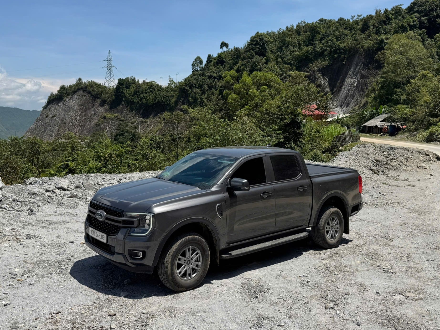 Giảm giá phiên bản XLS 4x2