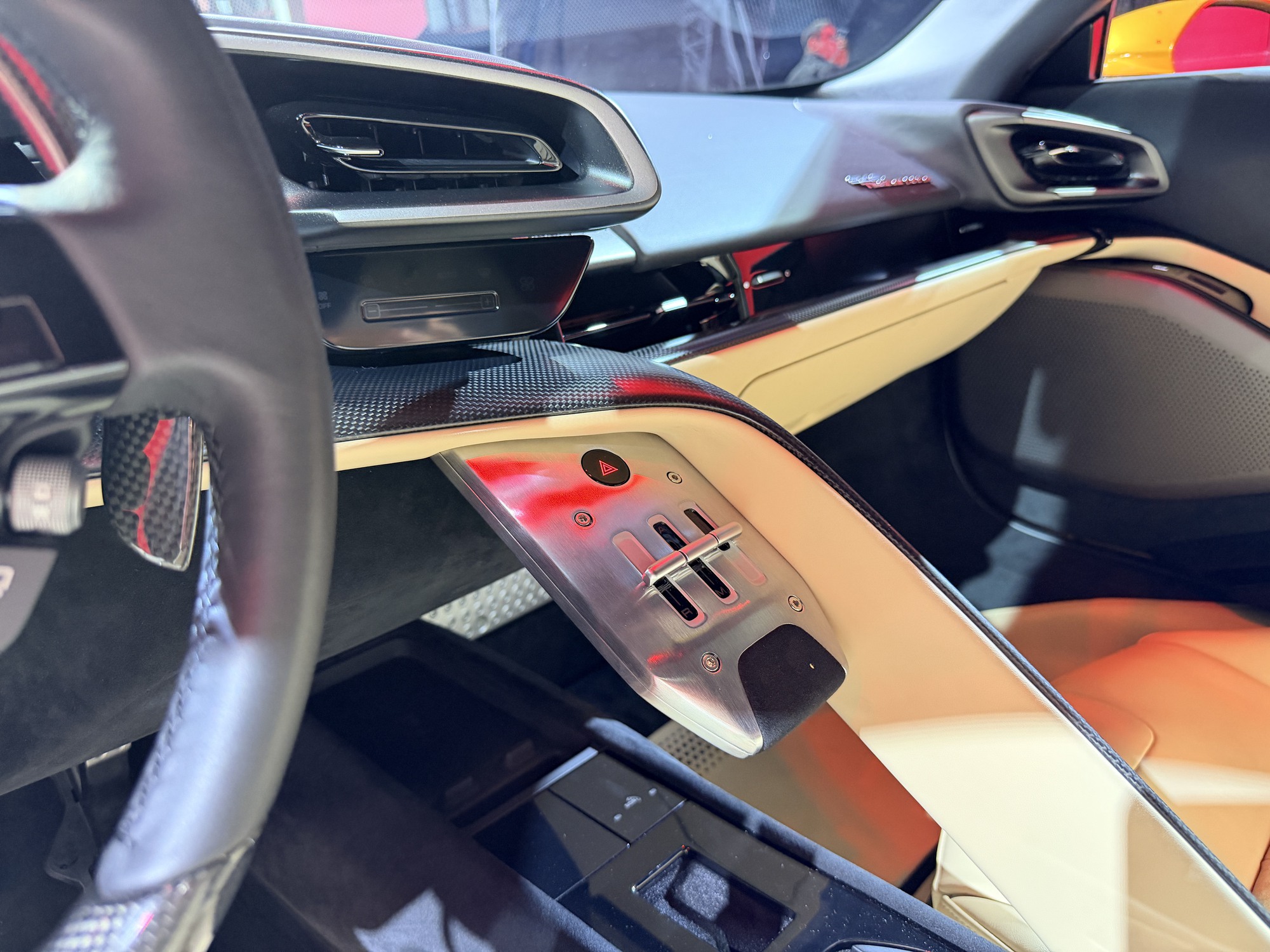 Không gian nội thất sang trọng và tối giản