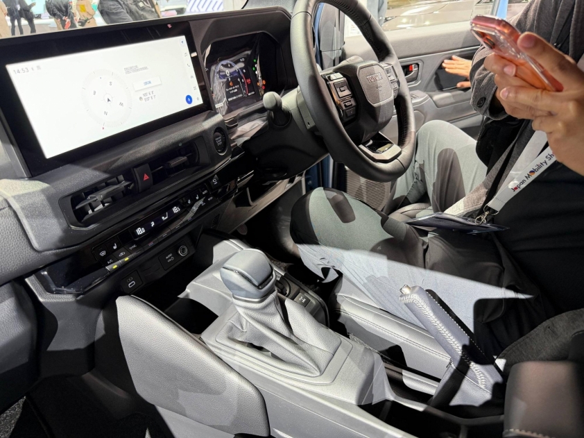 Nội thất Toyota Land Cruiser FJ với trang bị hiện đại