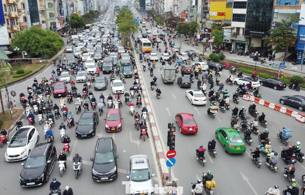 Phó Thủ tướng Trần Hồng Hà yêu cầu đề xuất chính sách hỗ trợ người dân sử dụng phương tiện giao thông xanh