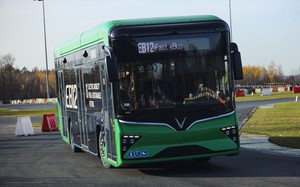 Xe buýt điện hiện đại với sức chứa lớn