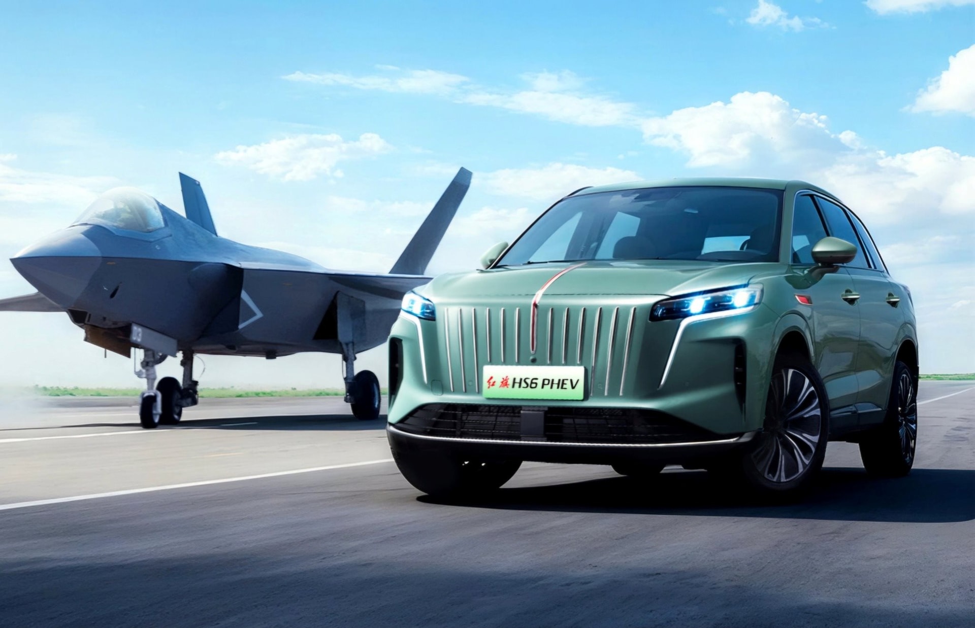 Xe SUV hybrid chạy hơn 2300 km chỉ với một lần tiếp nhiên liệu