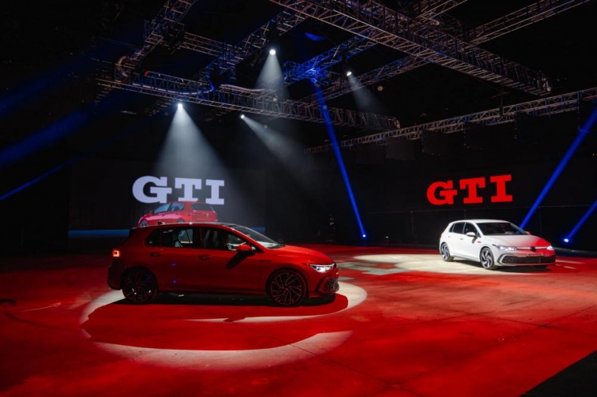 Khoang lái Volkswagen Golf 2025 với công nghệ cao cấp