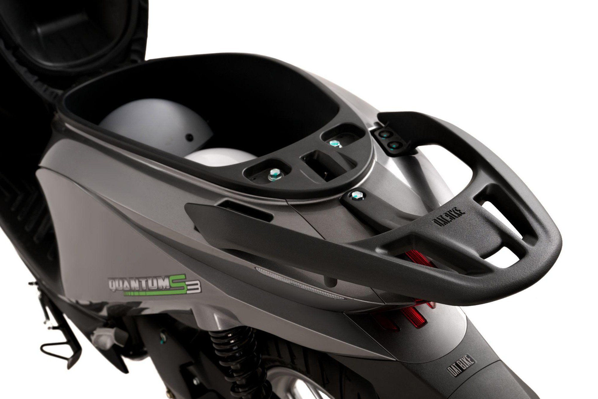 Cốp chứa đồ rộng rãi của các phiên bản Quantum S