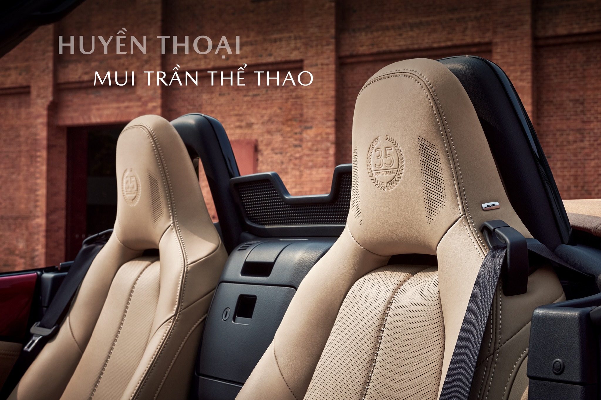 Ghế bọc da Nappa màu Tan, màn hình cảm ứng 8.8 inch