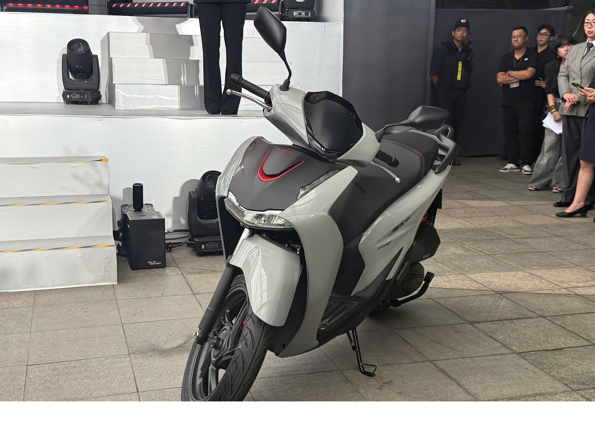 Honda SH 2026 với thiết kế thanh thoát và cụm đèn LED